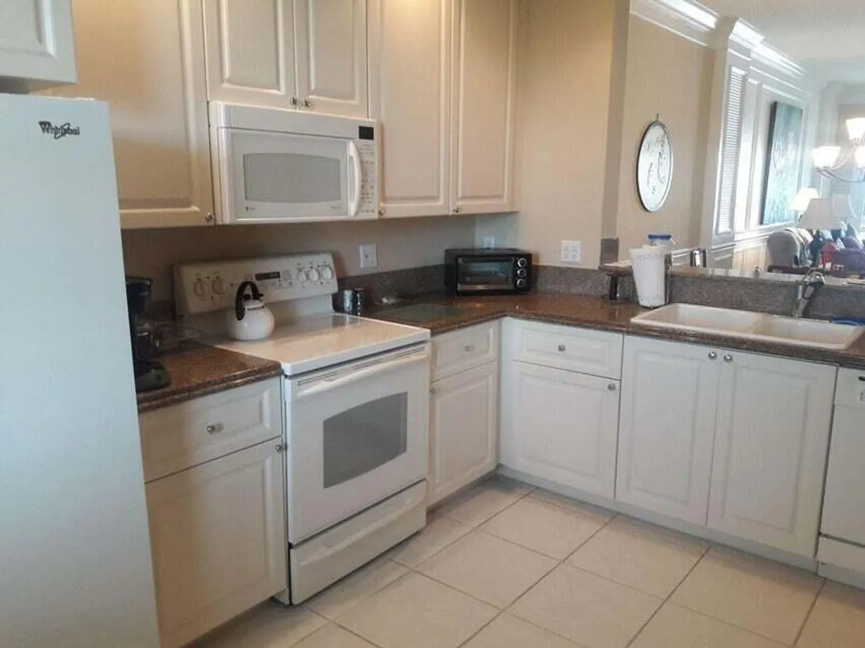 South Florida Real Estate | View 4 Harbour Isle Drive, Ph 4 | Listing
