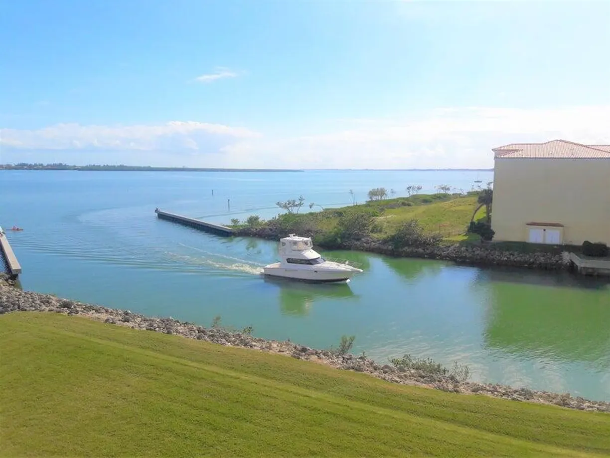 South Florida Real Estate | View 4 Harbour Isle Drive, Ph 4 | Listing