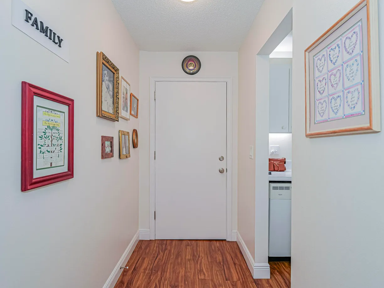 South Florida Real Estate | View 2800 Indian River Boulevard, 4r | 2 Beds, 2 Baths