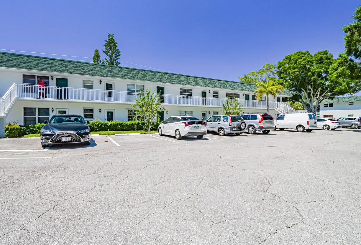 South Florida Real Estate | View 2800 Indian River Boulevard, 4r | Listing