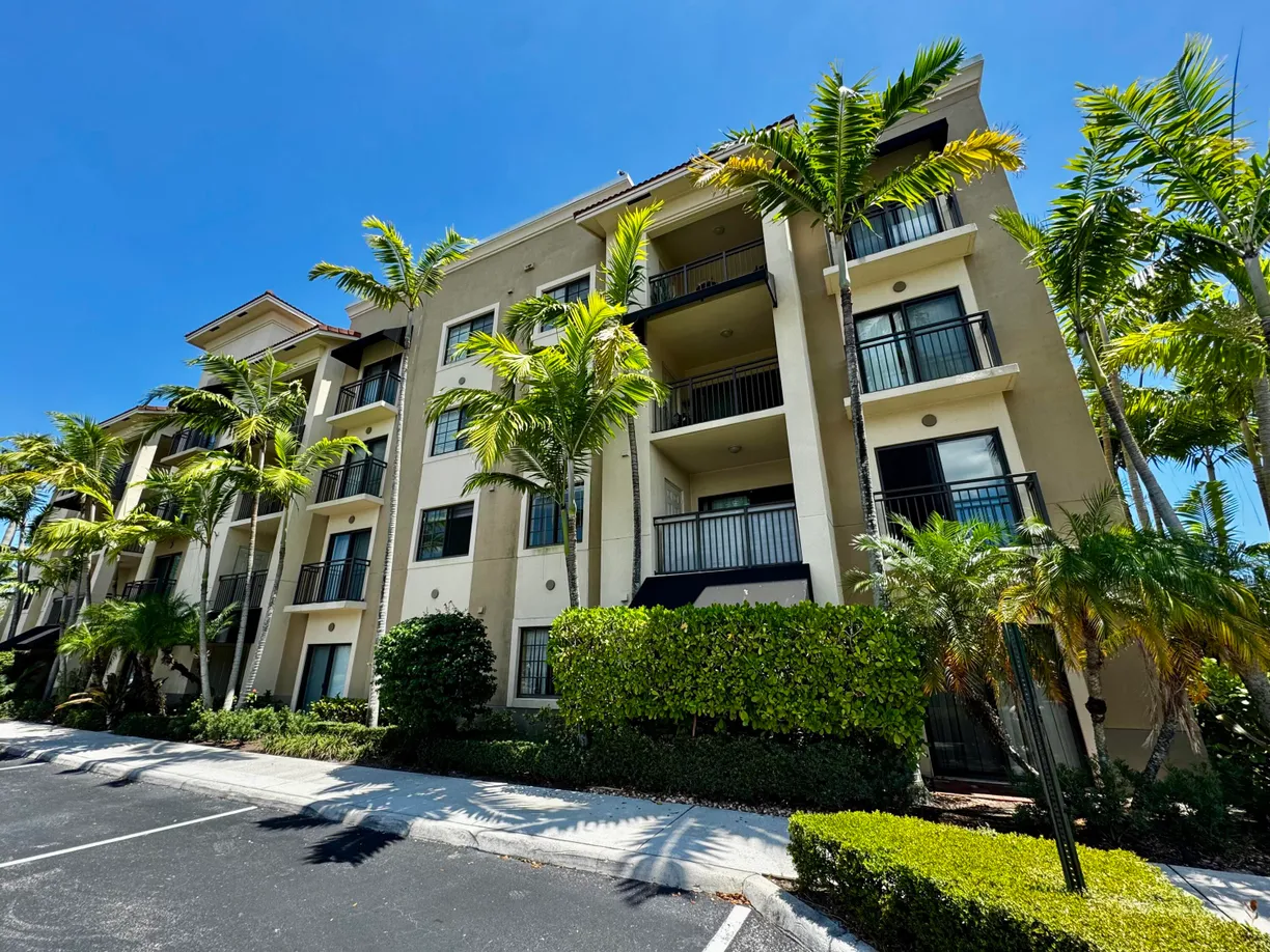 South Florida Real Estate | View 4907 Midtown Lane, 1204 | 1 Bed, 1 Bath