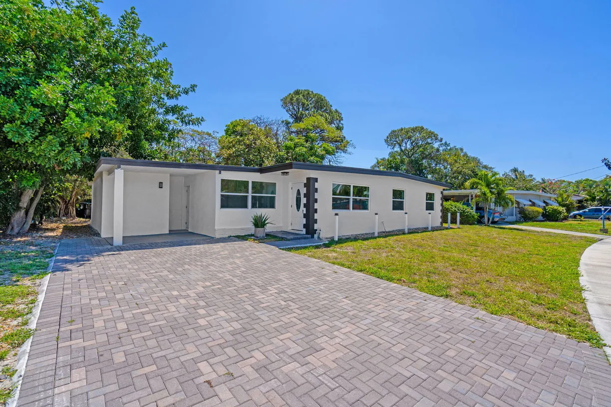 South Florida Real Estate | View 1208 Lake Geneva Drive | Listing