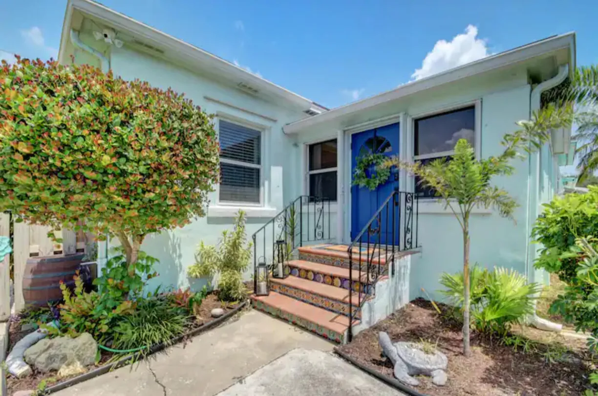 South Florida Real Estate | View 901 N B Street | 3 Beds, 2 Baths