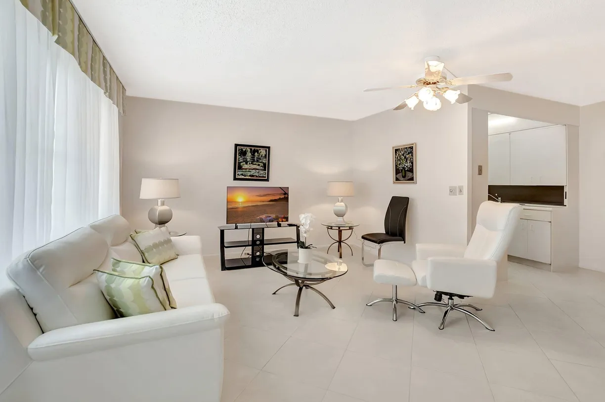 South Florida Real Estate | View 2043 Cambridge C | 1 Bed, 1 Bath