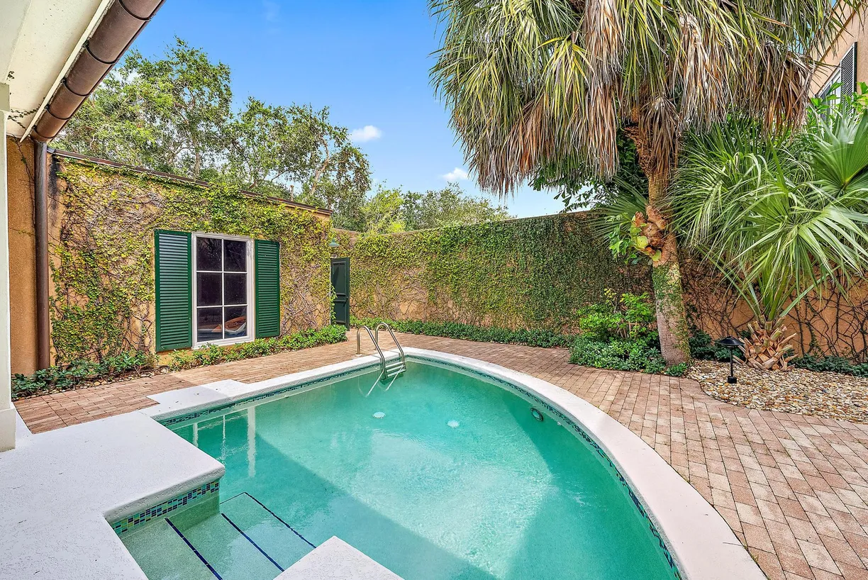 South Florida Real Estate | View 11627 SE Florida Avenue | 3 Beds, 2 Baths