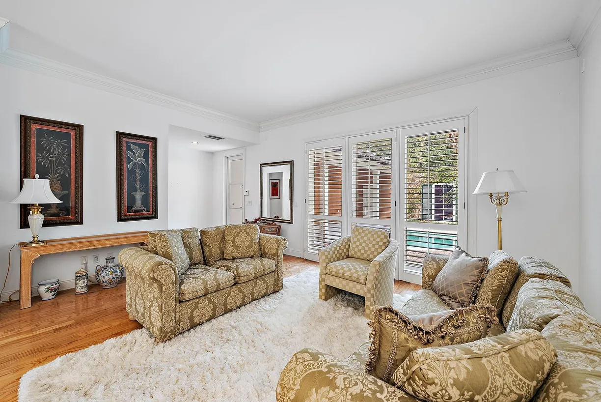 South Florida Real Estate | View 11627 SE Florida Avenue | Listing