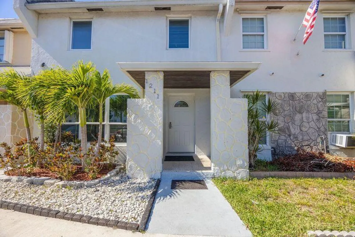 South Florida Real Estate | View 1211 Seaview Drive | 3 Beds, 2 Baths