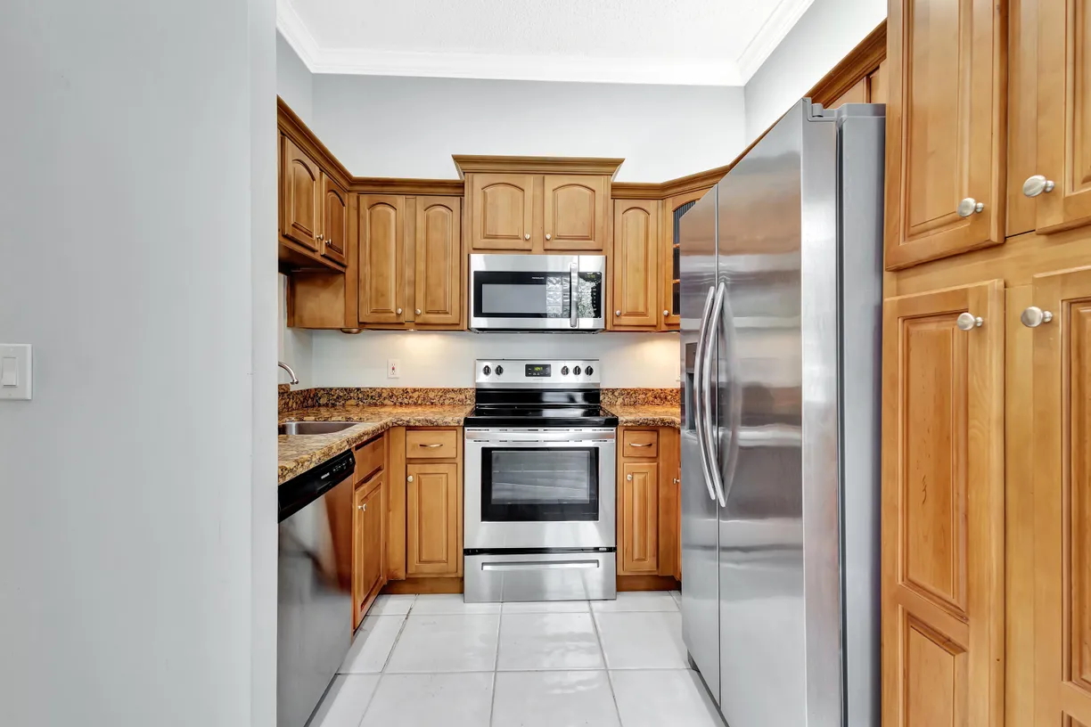 South Florida Real Estate | View 5439 Verona Drive, P | 2 Beds, 2 Baths
