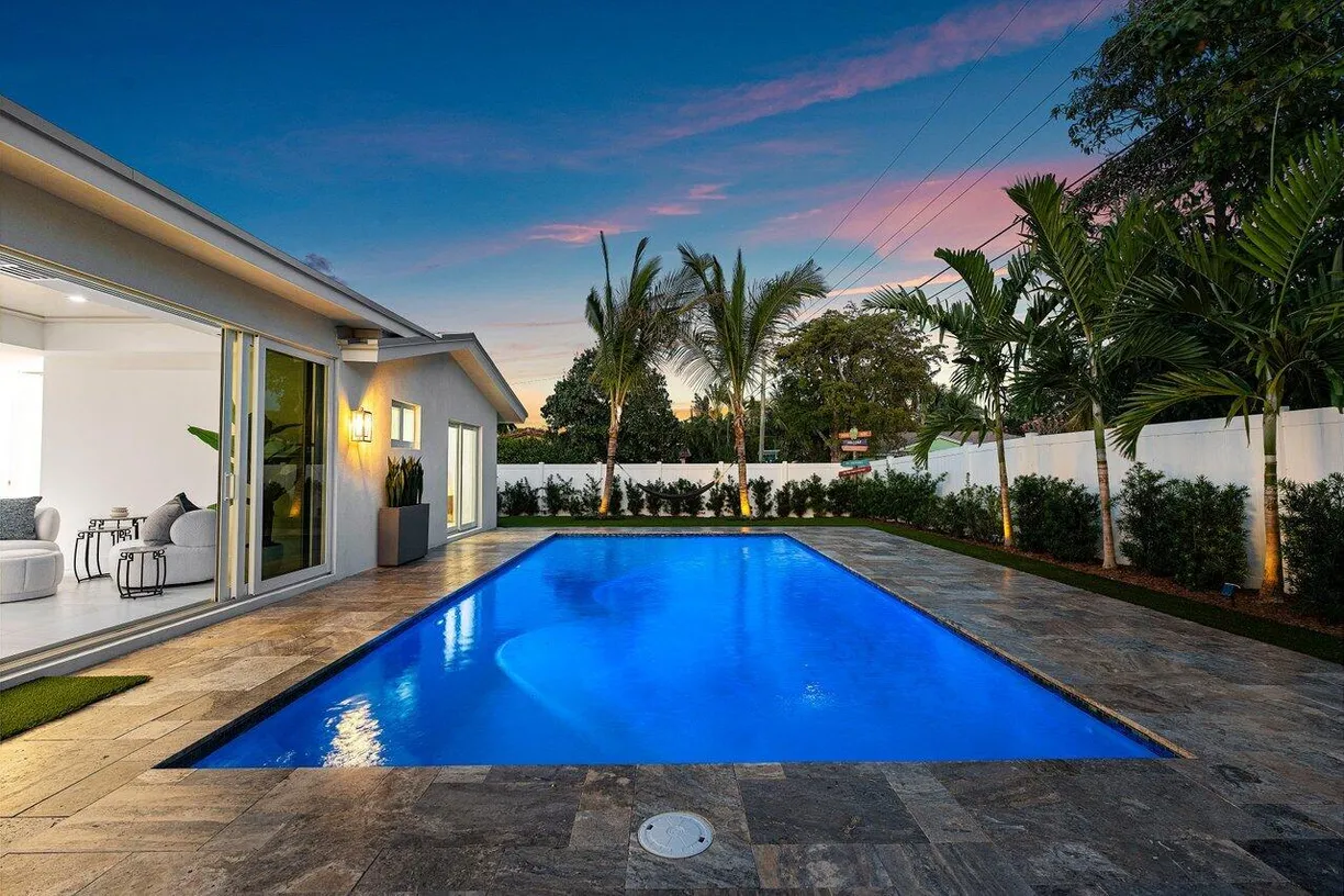 South Florida Real Estate | View 902 SW 27th Place | Listing