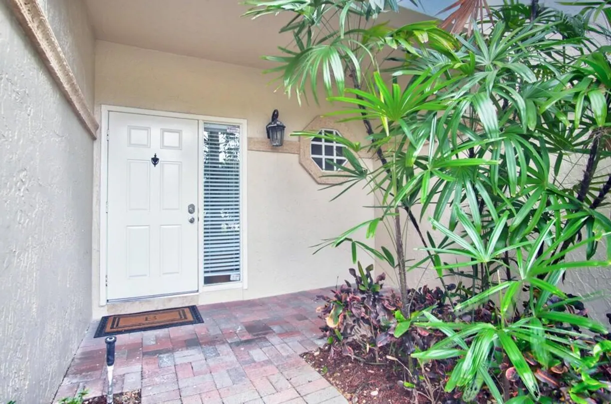 South Florida Real Estate | View 6744 Via Regina | Listing