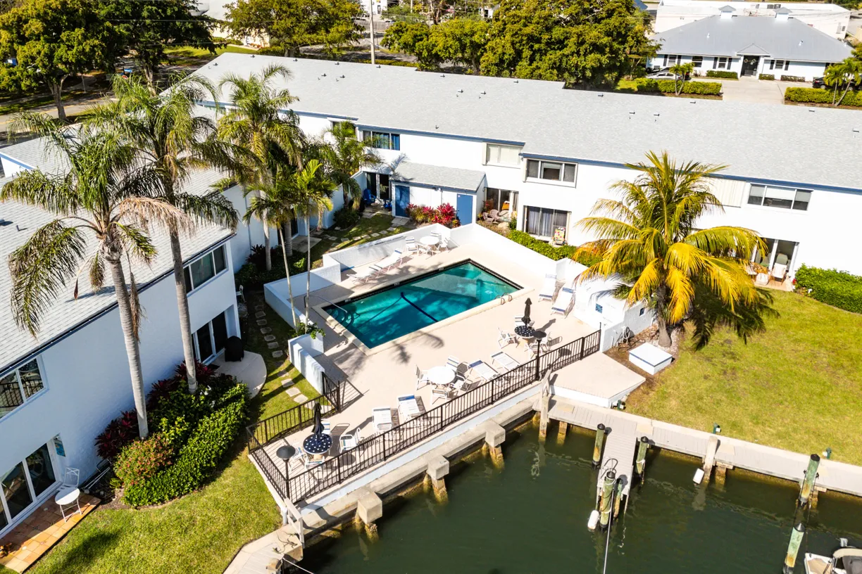 South Florida Real Estate | View 118 Castlewood Drive, 121 | Listing