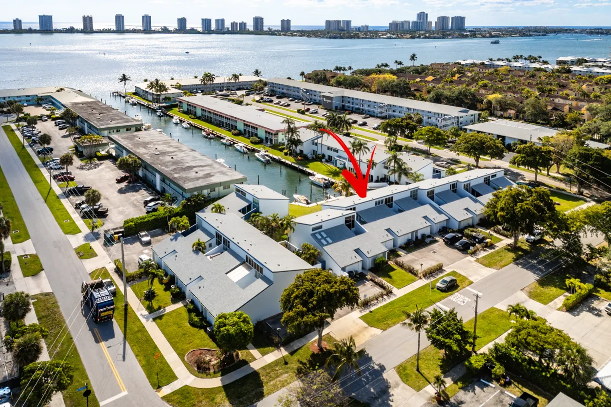 South Florida Real Estate | View 118 Castlewood Drive, 121 | 2 Beds, 2 Baths