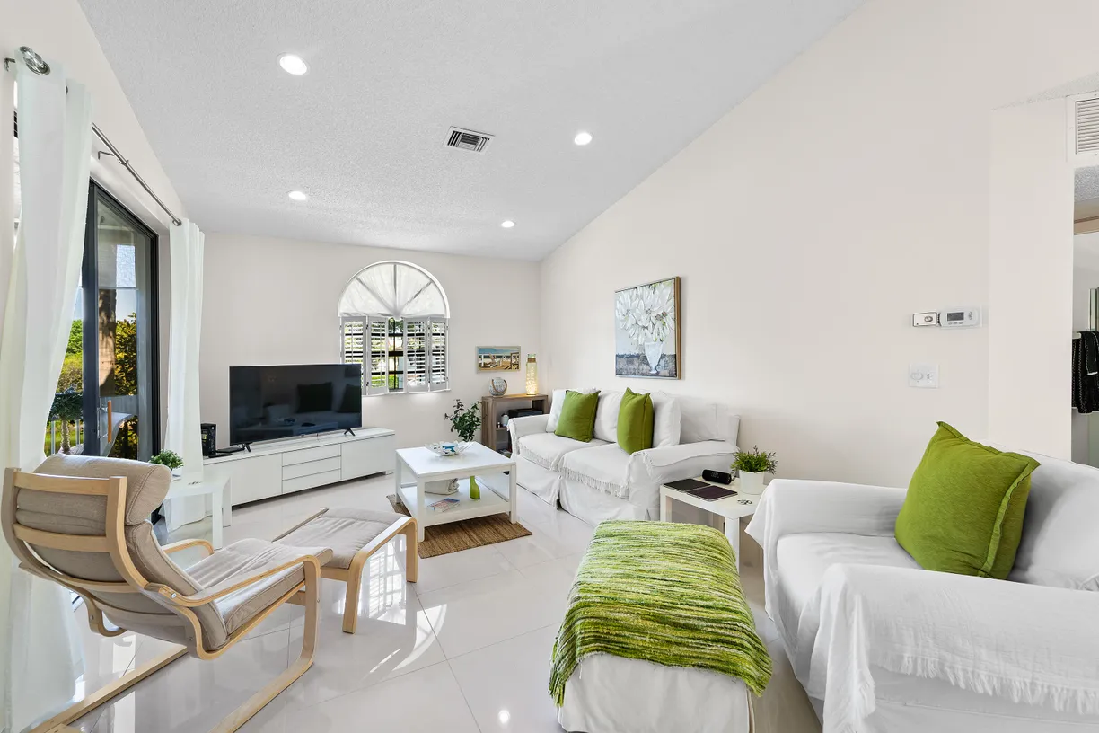 South Florida Real Estate | View 5415 Verona Drive, O | Listing