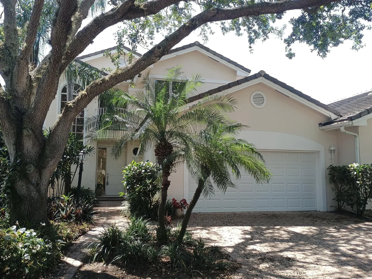 South Florida Real Estate | View 250 S Peppertree Drive, 8 | 3 Beds, 2 Baths