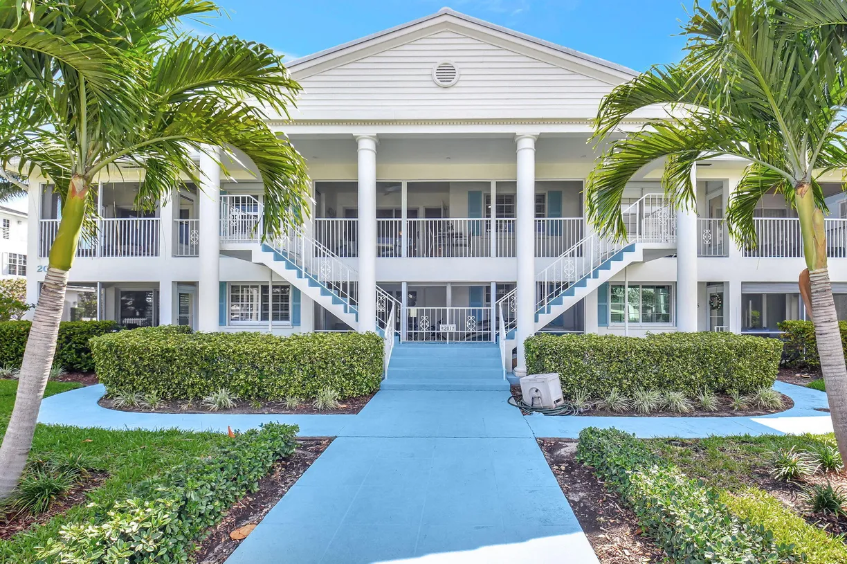 South Florida Real Estate | View 201 Venetian Drive, 4 | 2 Beds, 2 Baths