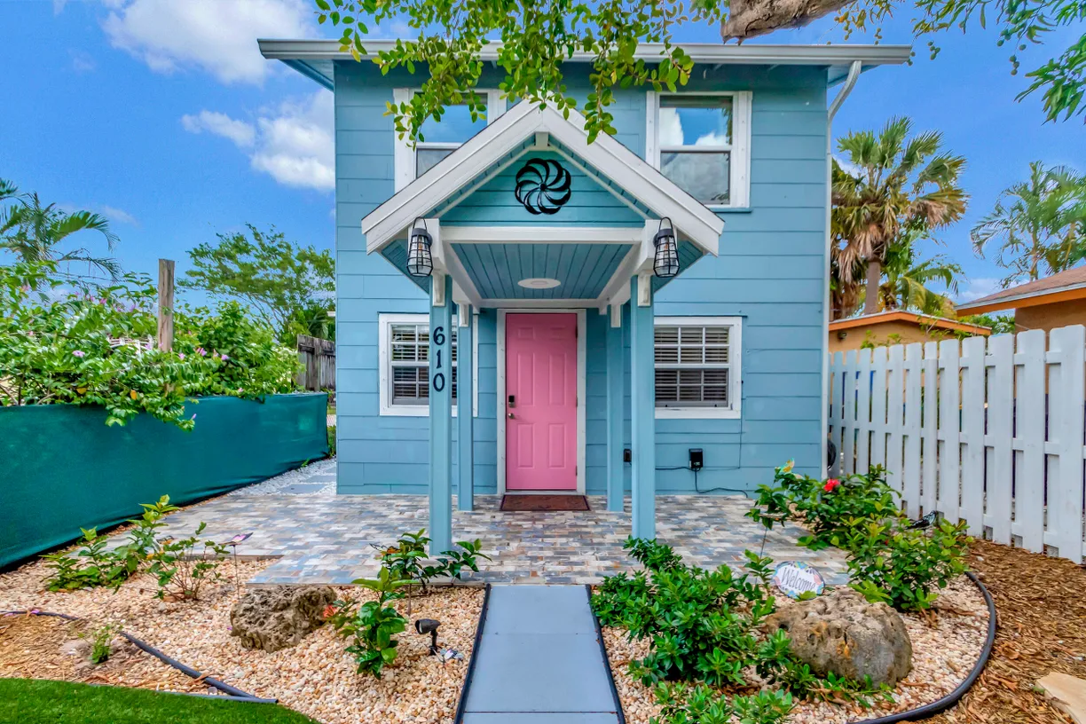 South Florida Real Estate | View 610 N K Street | 2 Beds, 2 Baths