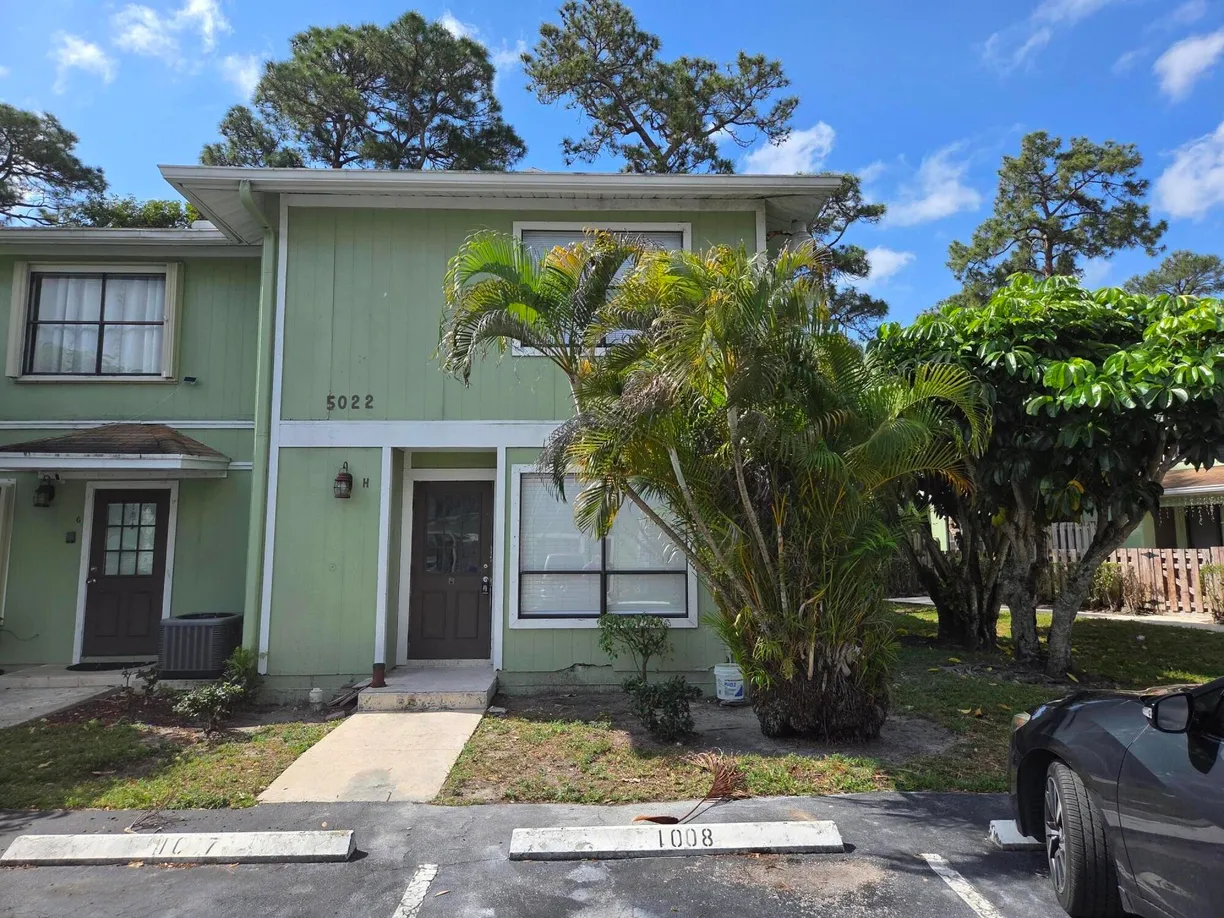South Florida Real Estate | View 5022 E Society Place, H | 3 Beds, 2 Baths