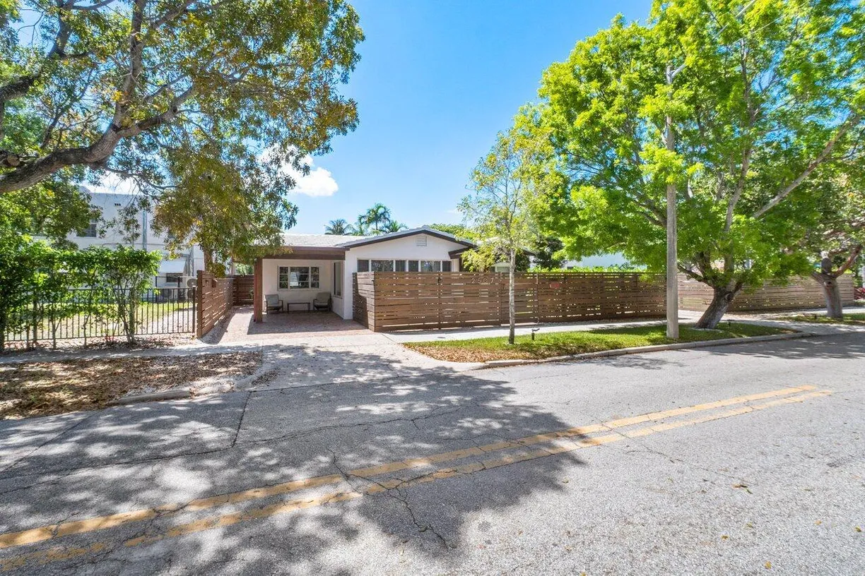 South Florida Real Estate | View 706 Sunset Road, C | 1 Bed, 1 Bath