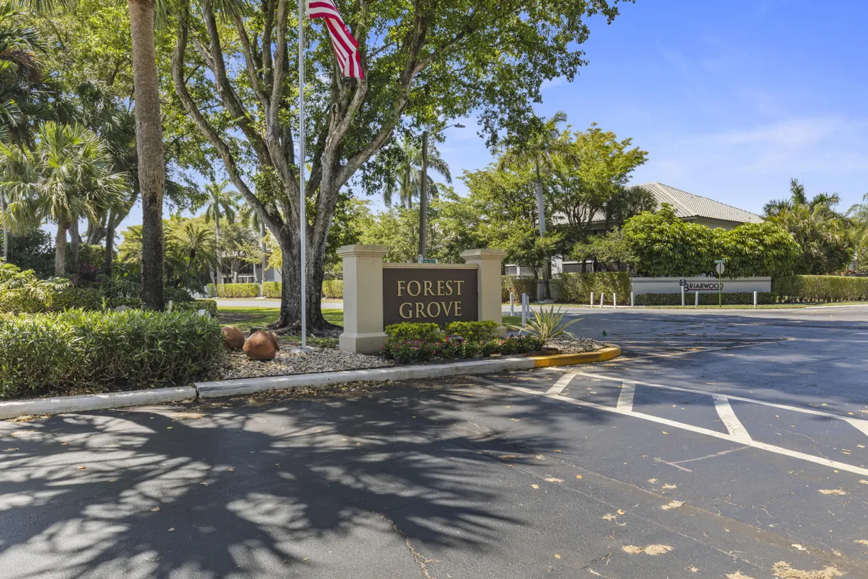 South Florida Real Estate | View 5992 Forest Grove Drive, 4 | 2 Beds, 2 Baths
