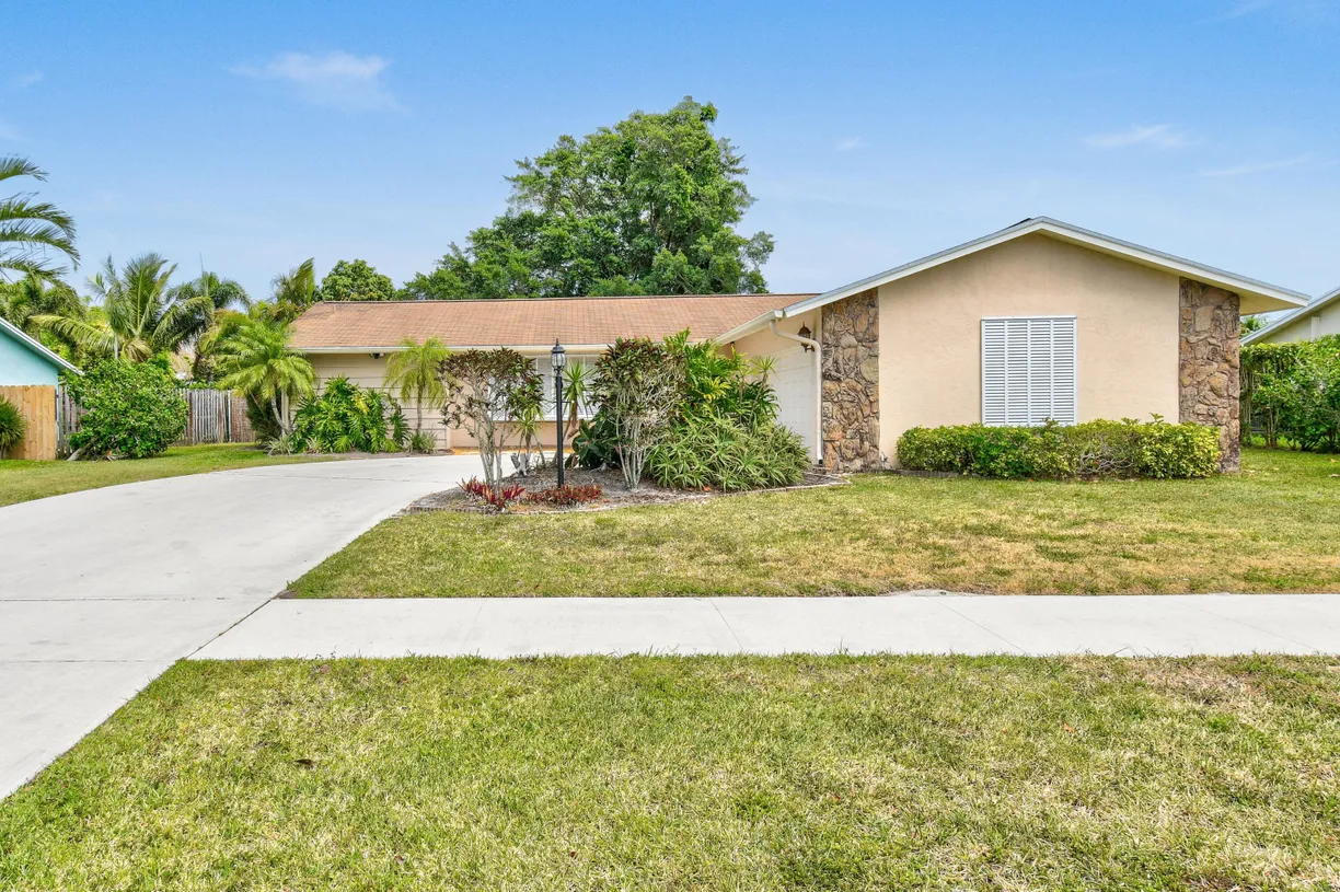 South Florida Real Estate | View 10 Chapel Court | 3 Beds, 2 Baths