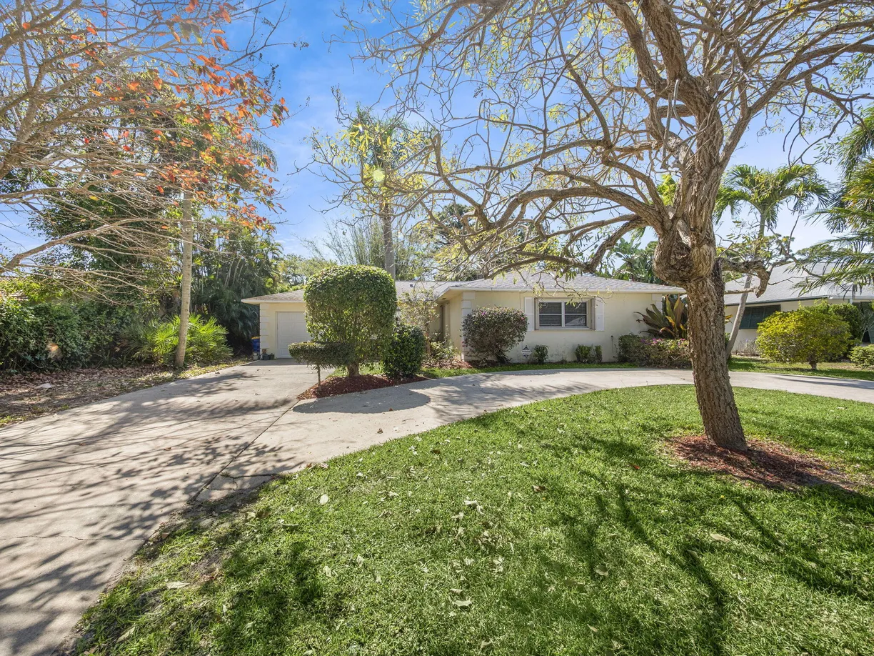 South Florida Real Estate | View 18390 SE Courtview Circle | 2 Beds, 2 Baths
