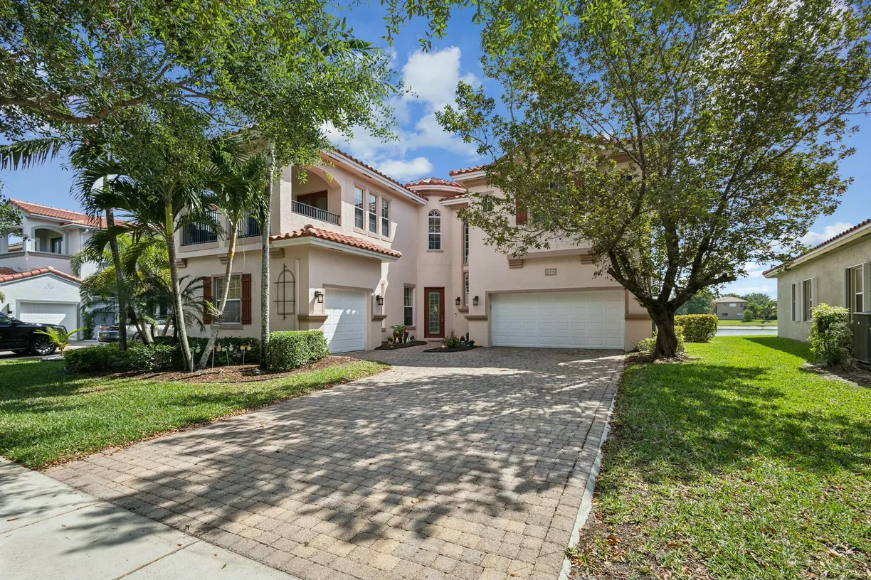 South Florida Real Estate | View 694 Cresta Circle | Listing