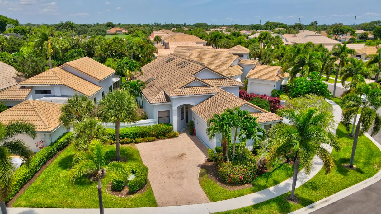 South Florida Real Estate | View 5213 Via De Amalfi Drive | 3 Beds, 3 Baths
