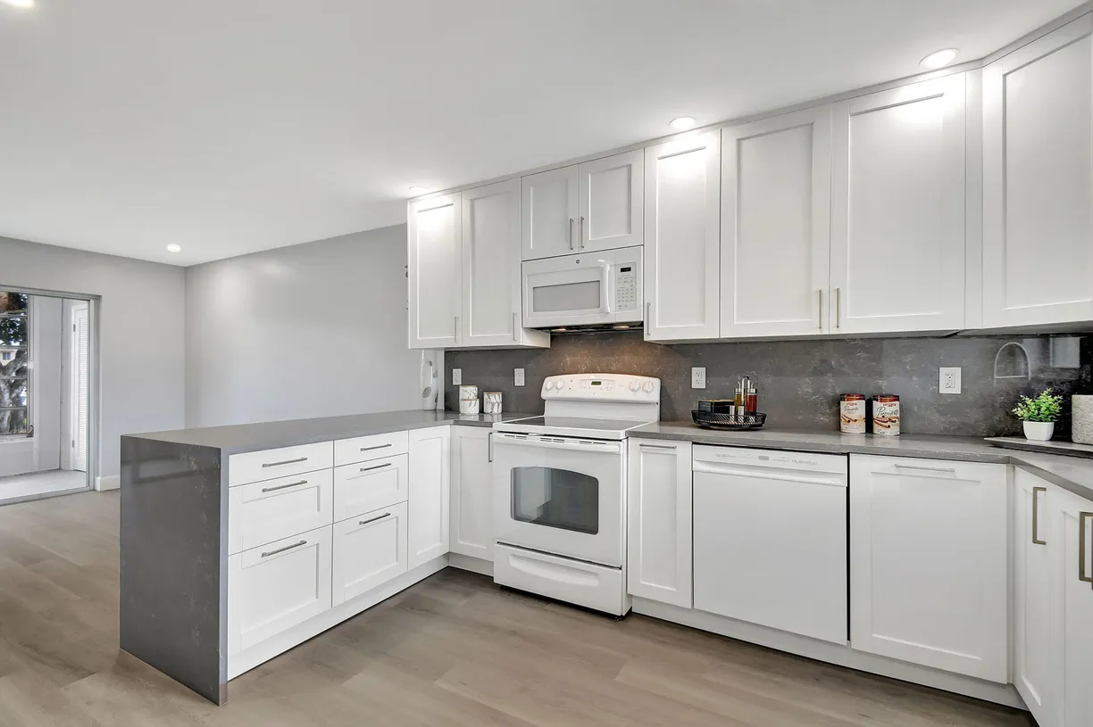 South Florida Real Estate | View 702 Lori Drive, Apt 194 | 1 Bed, 1 Bath