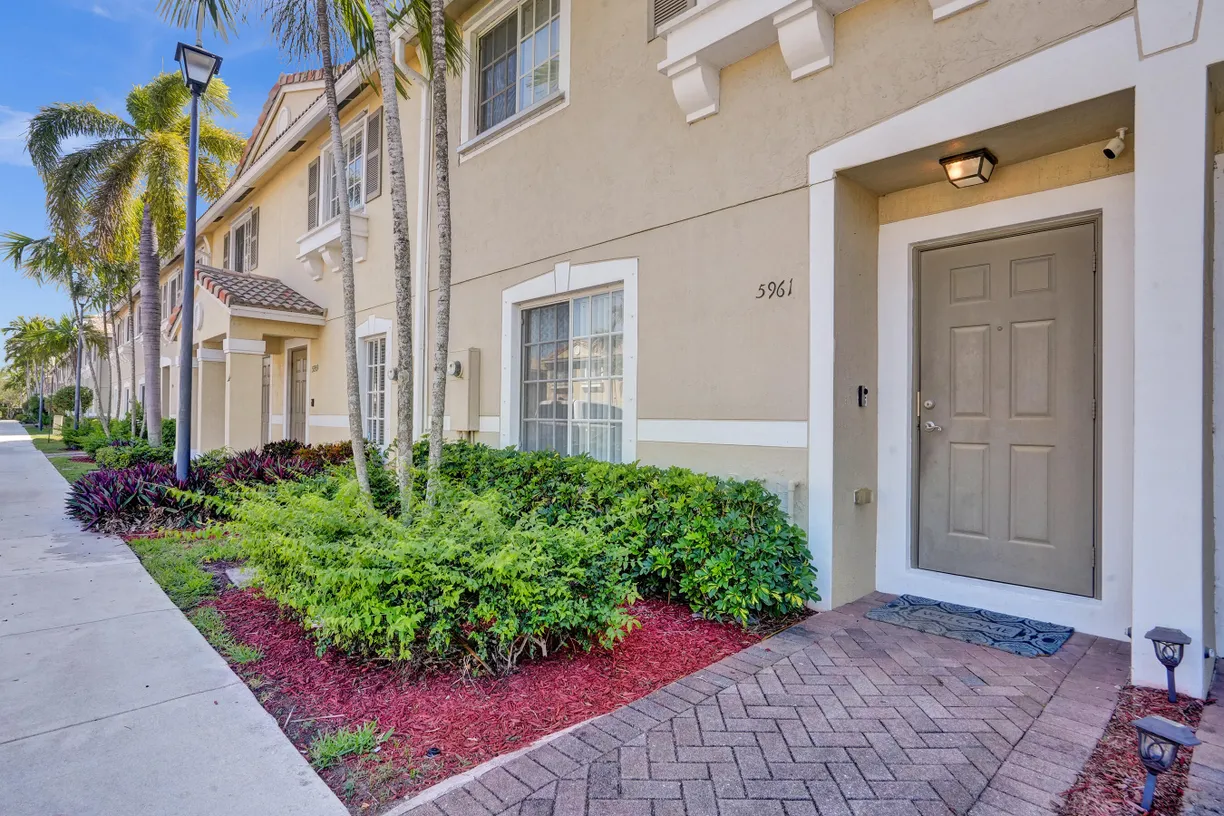 South Florida Real Estate | View 5961 London Lane | Listing
