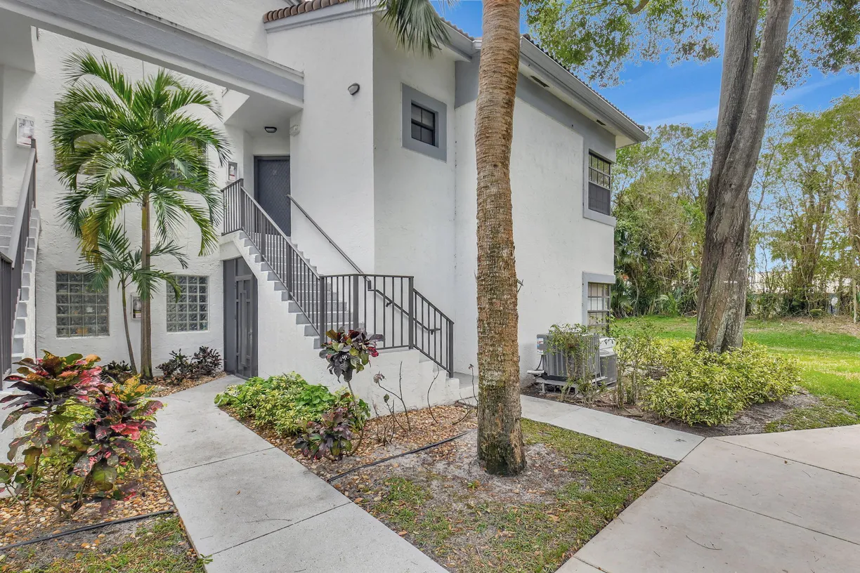 South Florida Real Estate | View 5450 Verona Drive, M | Listing