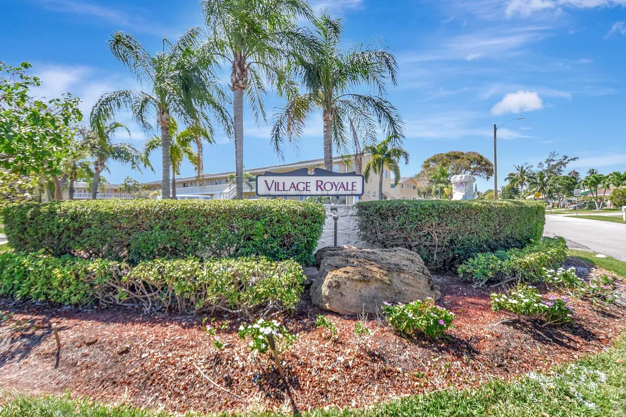 South Florida Real Estate | View 2222 NE 1st Way, 105 | 2 Beds, 2 Baths