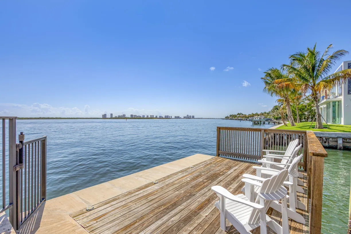 South Florida Real Estate | View 68 Yacht Club Drive, 3 | 2 Beds, 2 Baths
