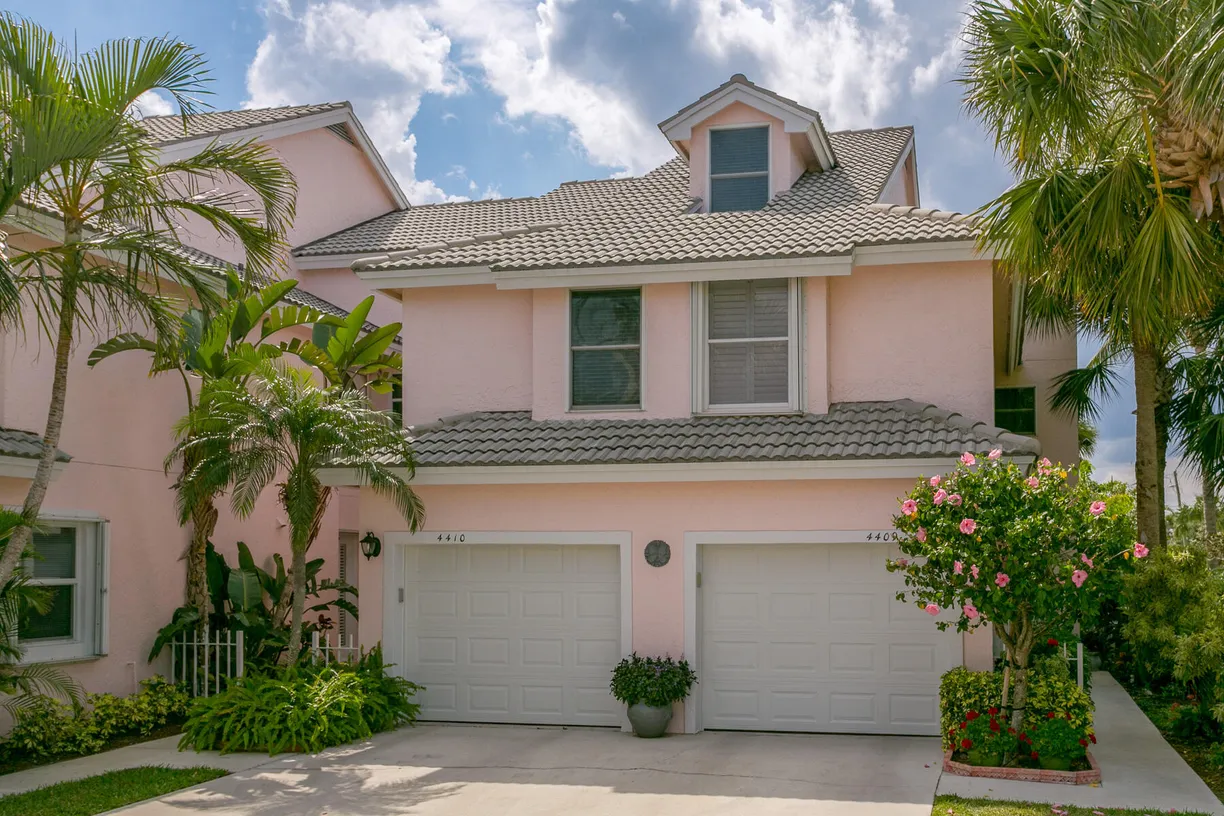 South Florida Real Estate | View 4410 Fairway Drive | 2 Beds, 2 Baths