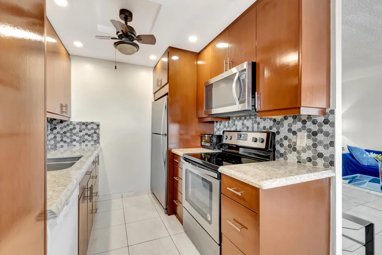 South Florida Real Estate | View 2002 Cornwall A | Listing