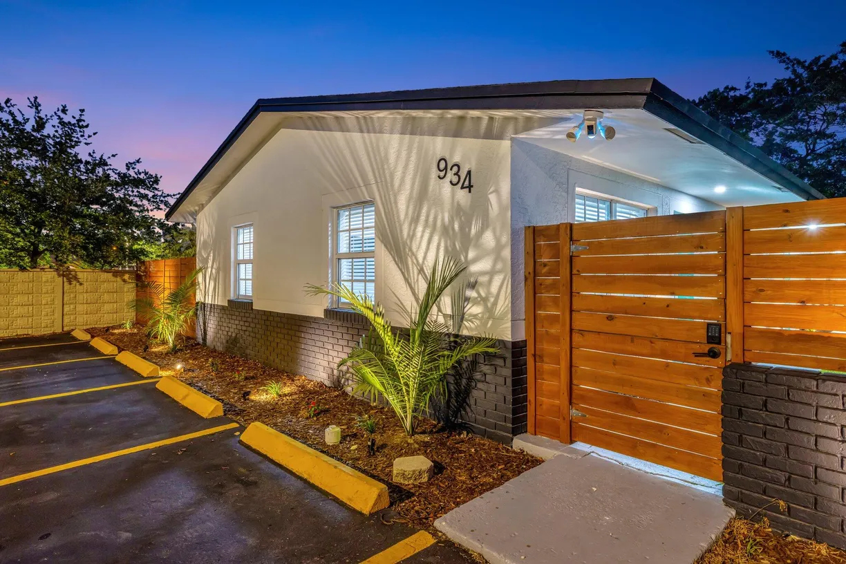 South Florida Real Estate | View 934 NW 4th Avenue, 1-4