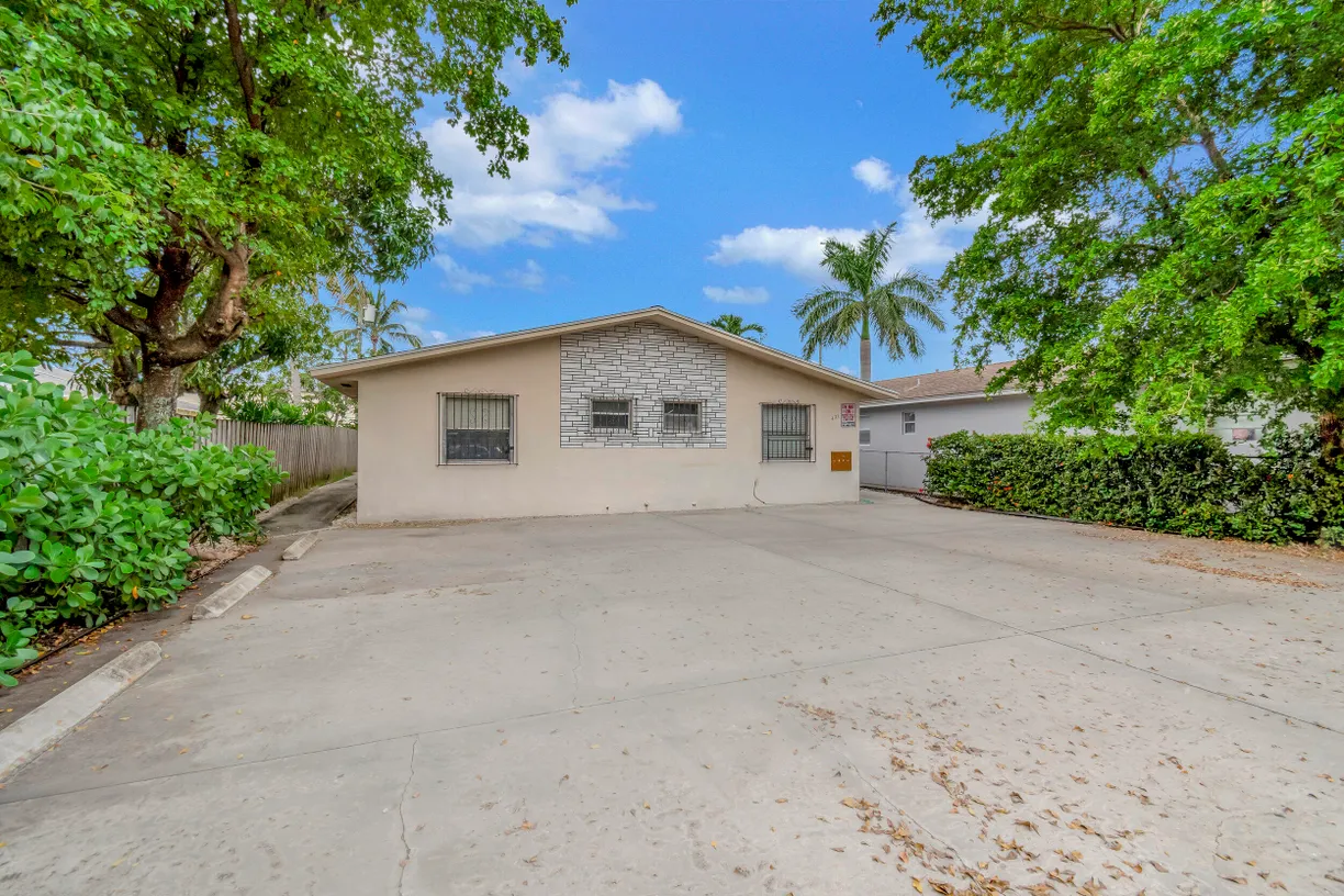 South Florida Real Estate | View 421 S J Street, #2 | 1 Bed, 1 Bath