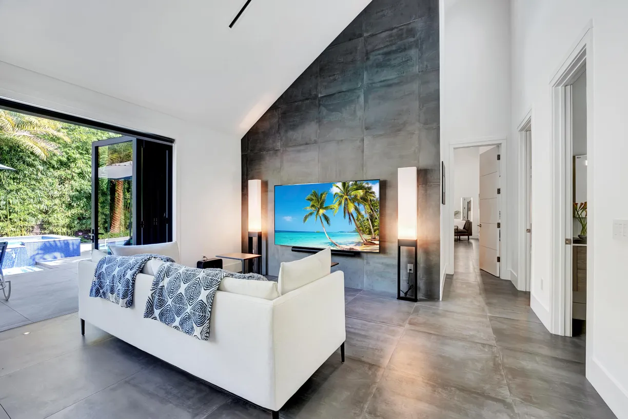 South Florida Real Estate | View 1275 N Swinton Avenue | Listing