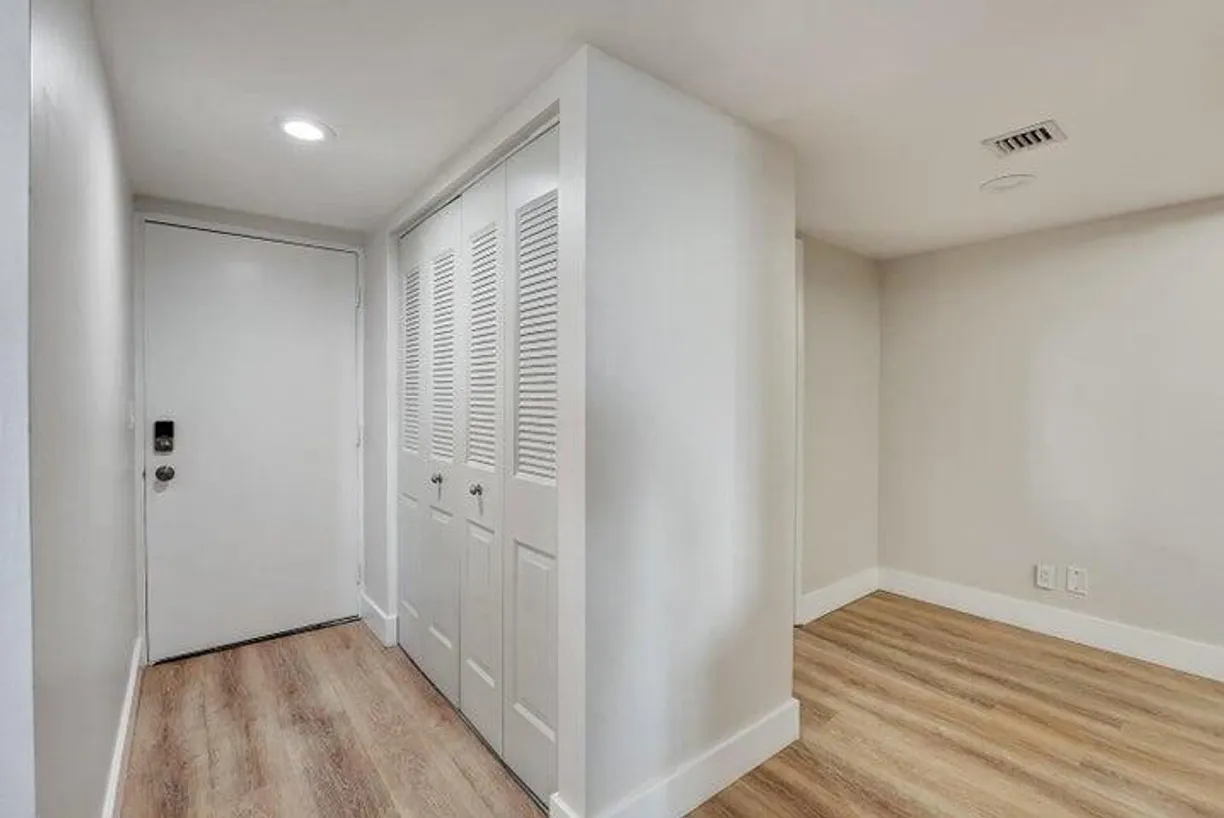 South Florida Real Estate | View 500 Egret Circle, 8503 | Listing
