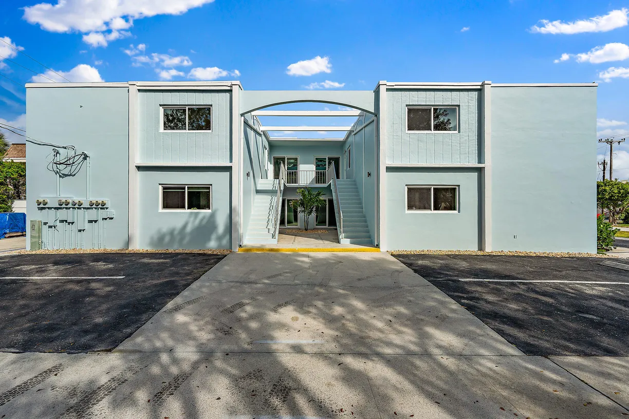 South Florida Real Estate | View 401 Southwind Drive, 1 | Listing