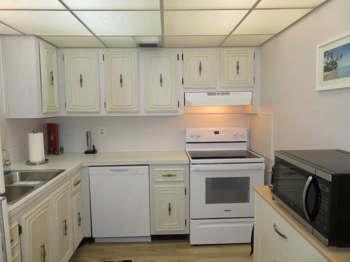 South Florida Real Estate | View 701 Lori Drive, 103 | 1 Bed, 1 Bath