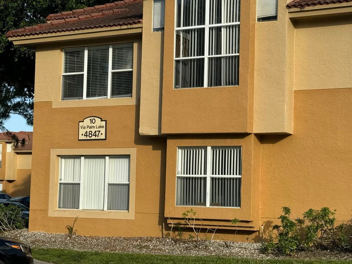 South Florida Real Estate | View 4847 Via Palm Lk, 1011 | 2 Beds, 2 Baths