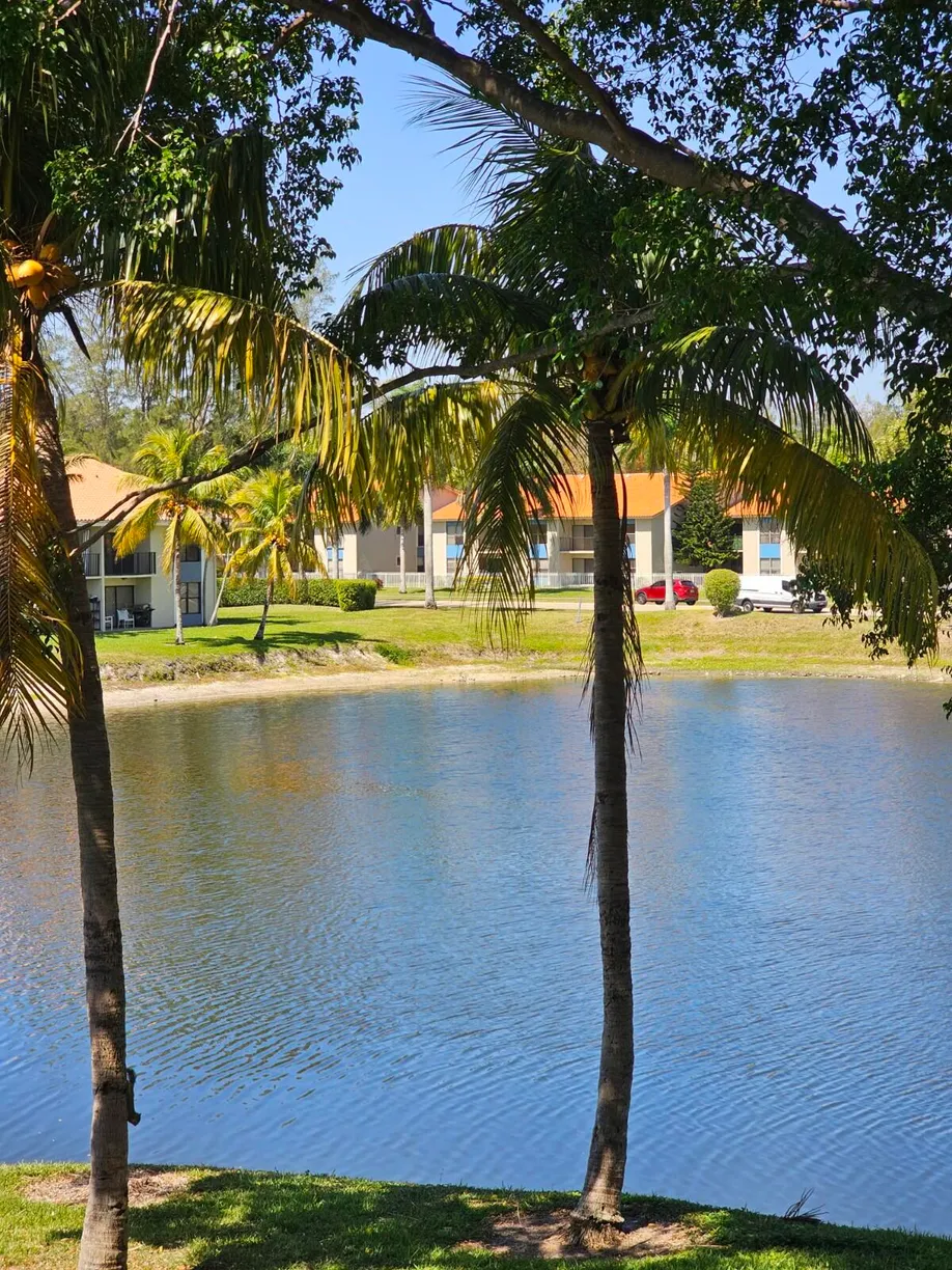 South Florida Real Estate | View 1517 Lake Crystal Drive, H | 2 Beds, 2 Baths