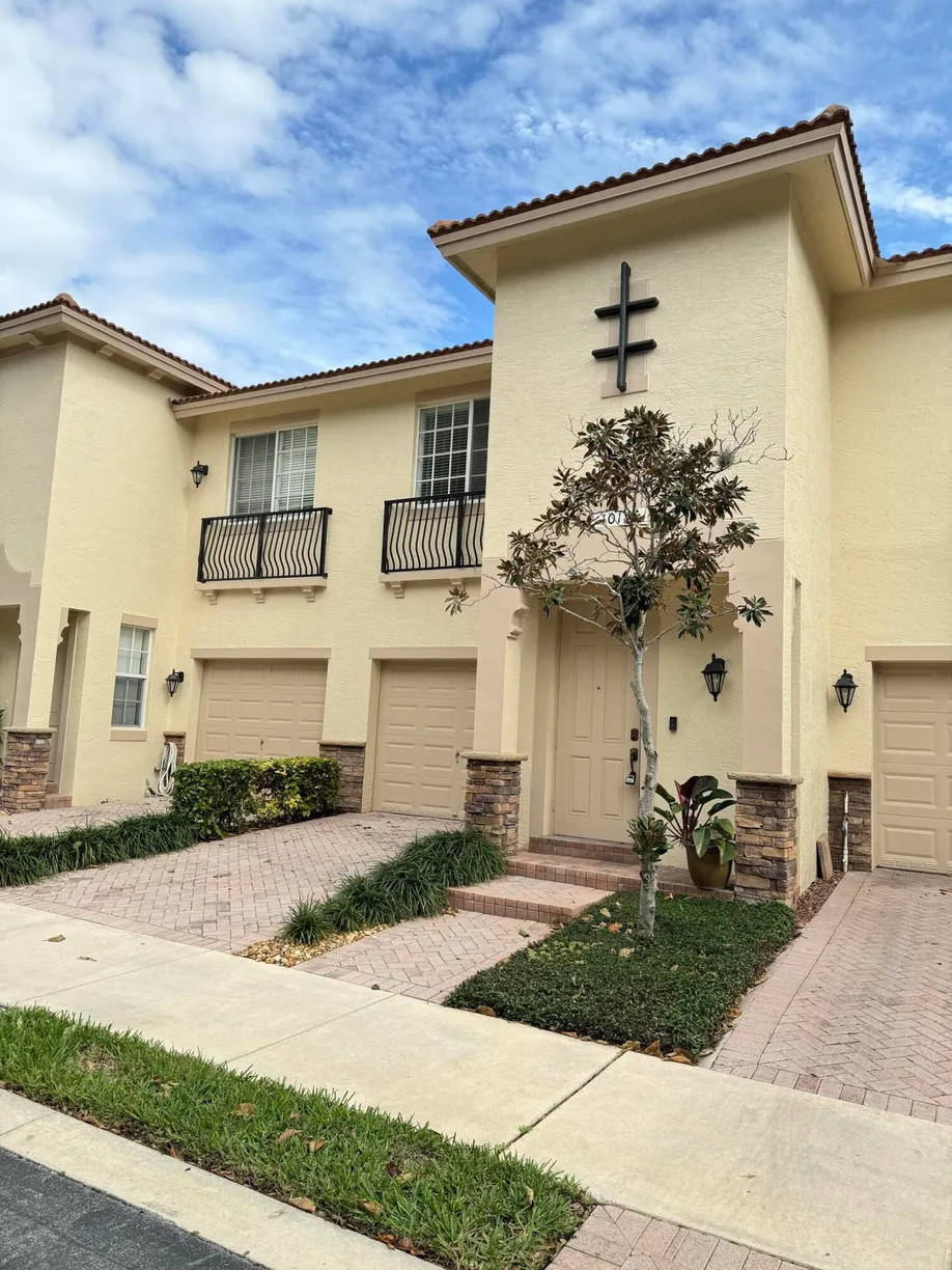 South Florida Real Estate | View 1015 Ventnor Avenue, 3g | Listing
