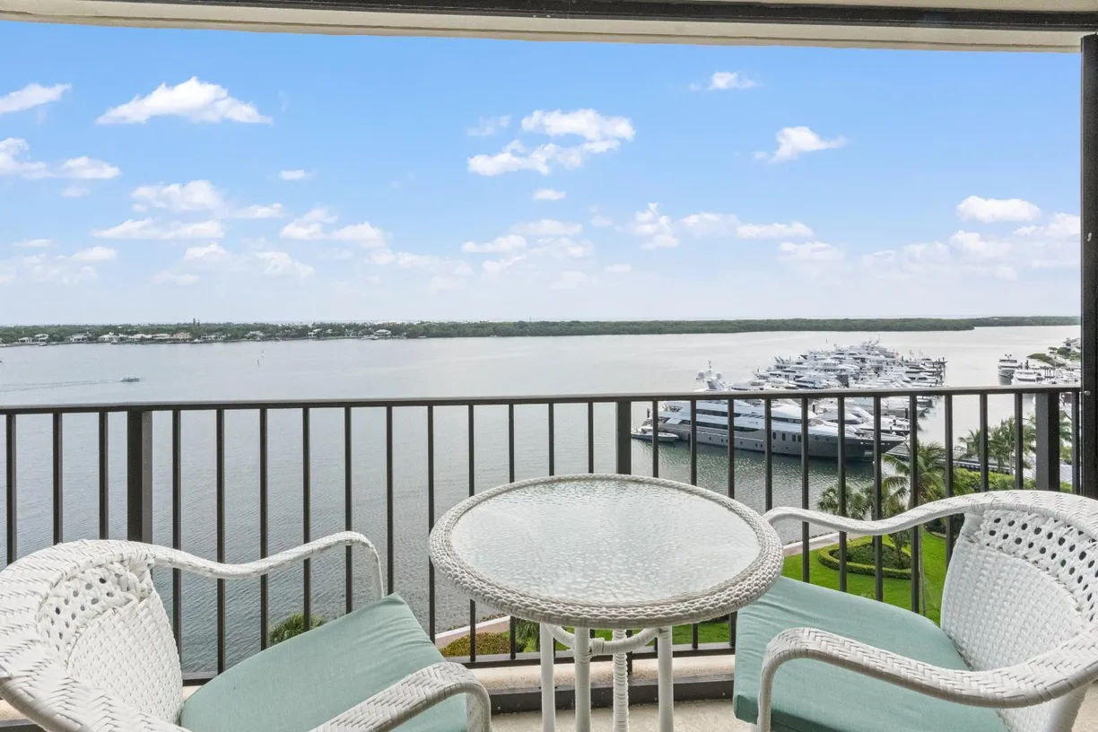South Florida Real Estate | View 124 Lakeshore Drive, 1028 | 2 Beds, 2 Baths