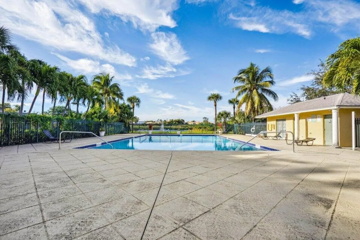 South Florida Real Estate | View 1626 Meadows Circle, 1626 | 1 Bed, 1 Bath