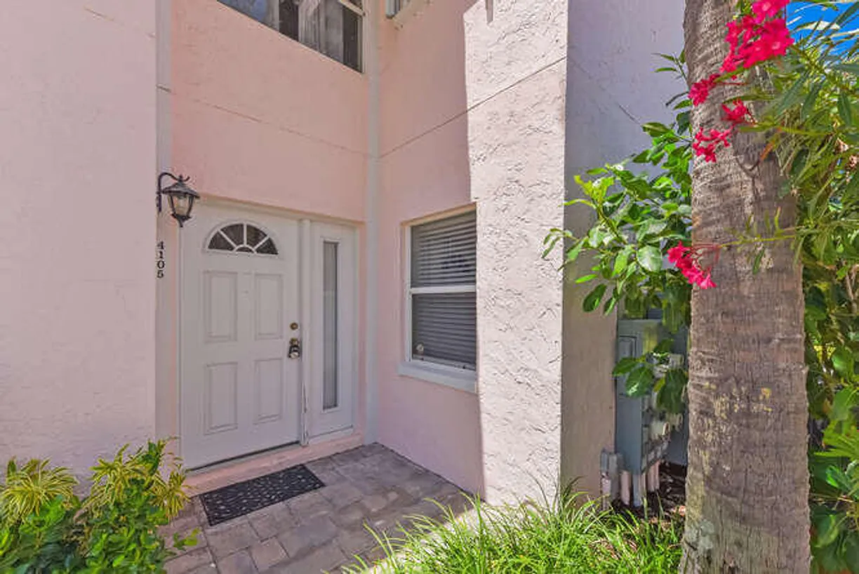 South Florida Real Estate | View 4105 N Fairway Drive | Listing