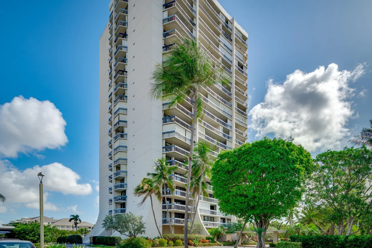South Florida Real Estate | View 2400 Presidential Way, 1603 | 2 Beds, 2 Baths