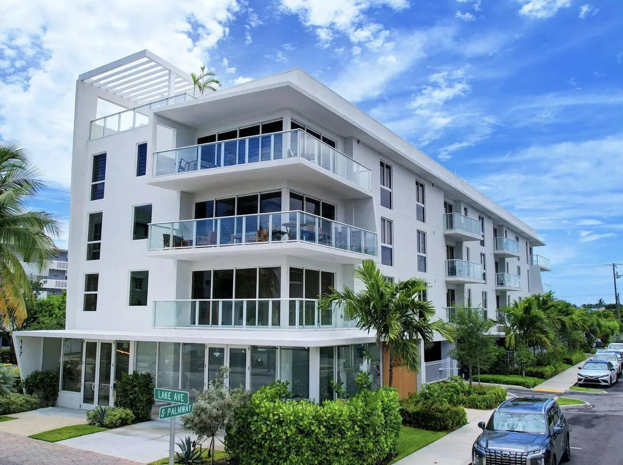 South Florida Real Estate | View 117 Lake Avenue, 303 | 1 Bed, 1 Bath