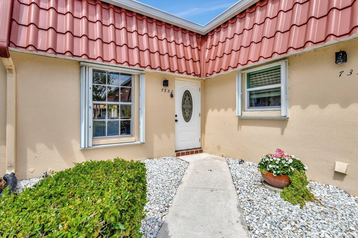 South Florida Real Estate | View 733 Nantucket Circle | 2 Beds, 2 Baths
