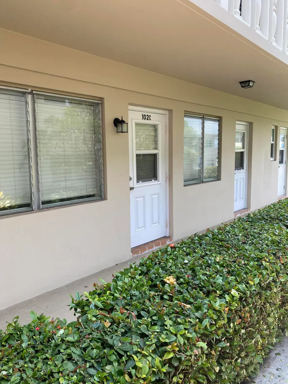 South Florida Real Estate | View 2121 NE 42nd Court, 102c | 1 Bed, 1 Bath